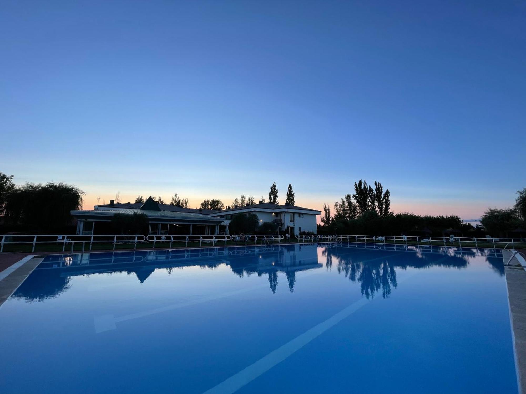 Hotel Valjunco Valencia de Don Juan Buitenkant foto