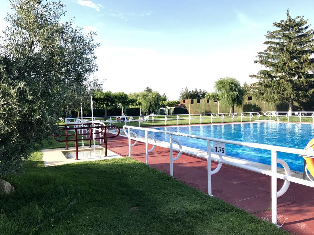 Hotel Valjunco Valencia de Don Juan Buitenkant foto
